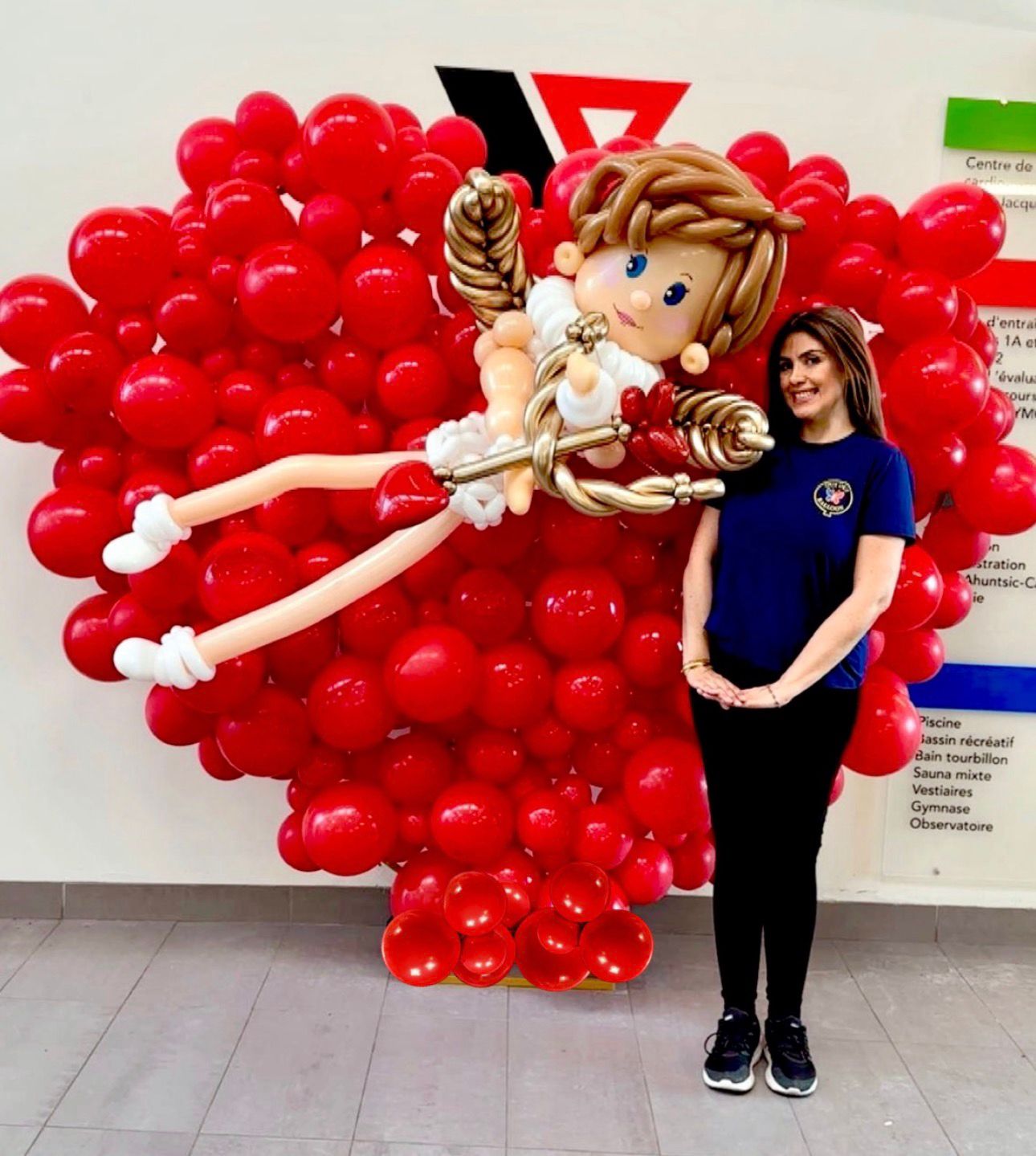Cupid et mur de coeur — Saint-Valentin