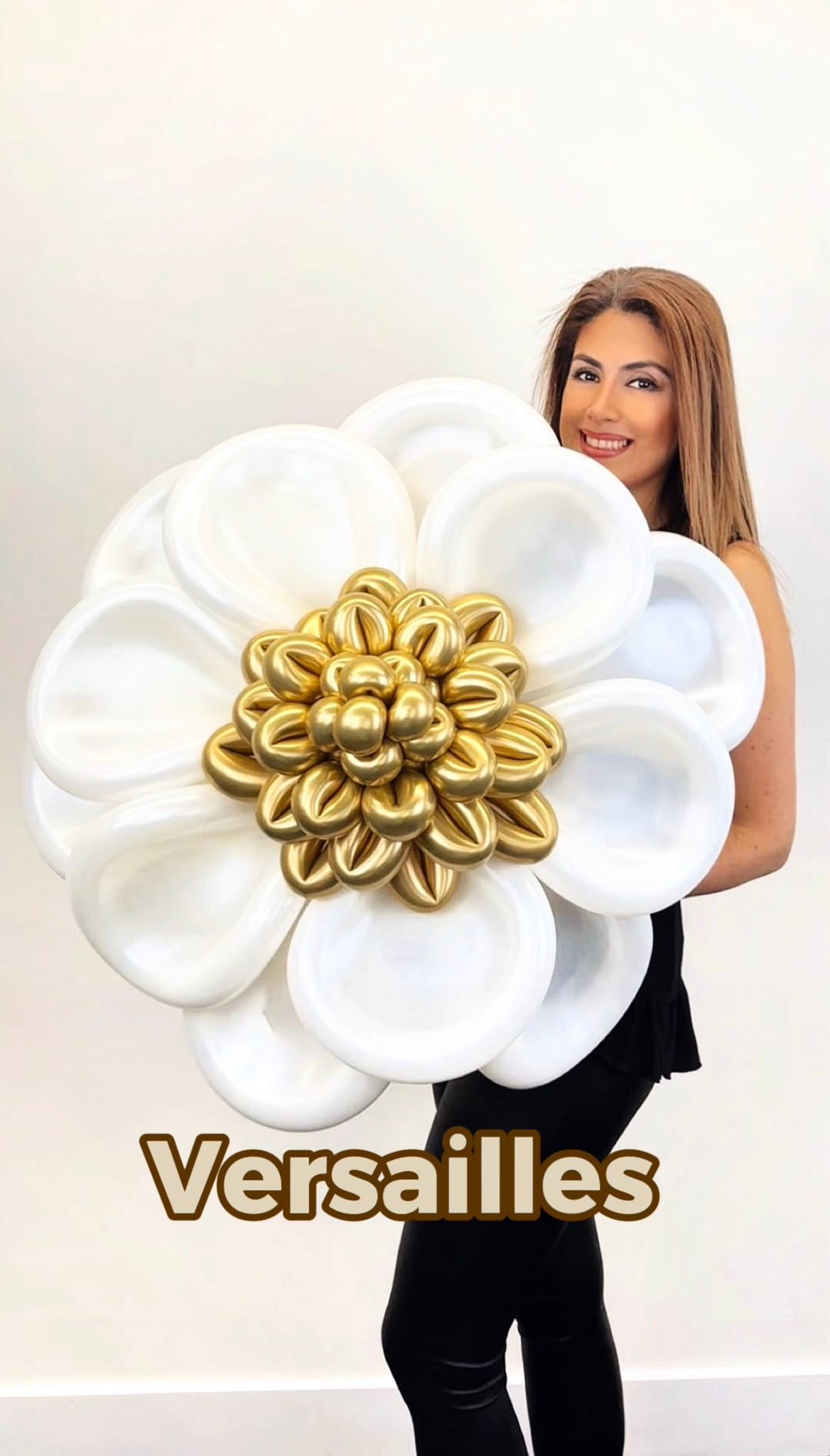 Collection Versailles — sculpture florale en ballons blanc et or